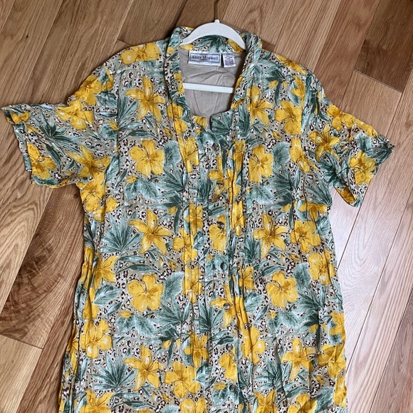 Vintage plus breezy button down dress! - Picture 5 of 6